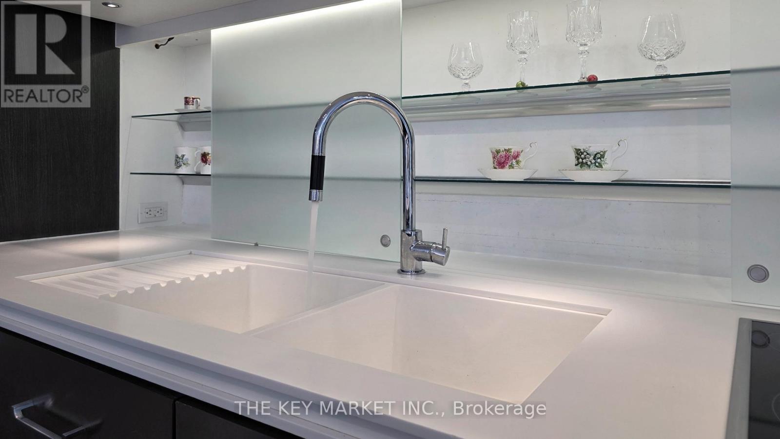 Photo 40 of 511 45 Charles Street E, Toronto ON