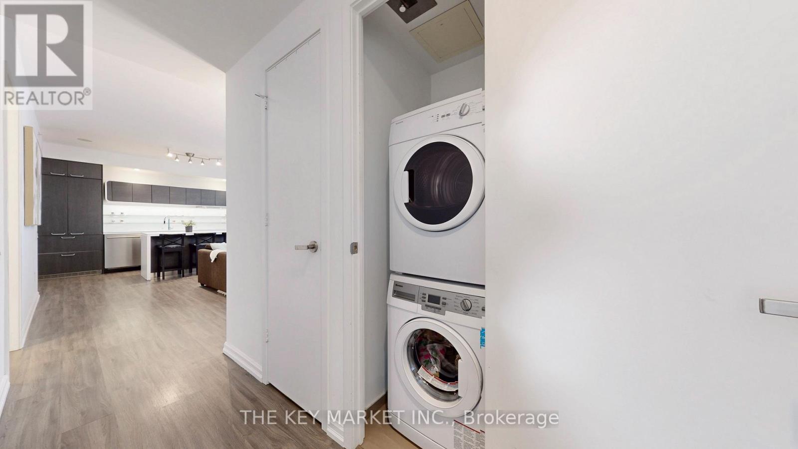 Photo 13 of 511 45 Charles Street E, Toronto ON