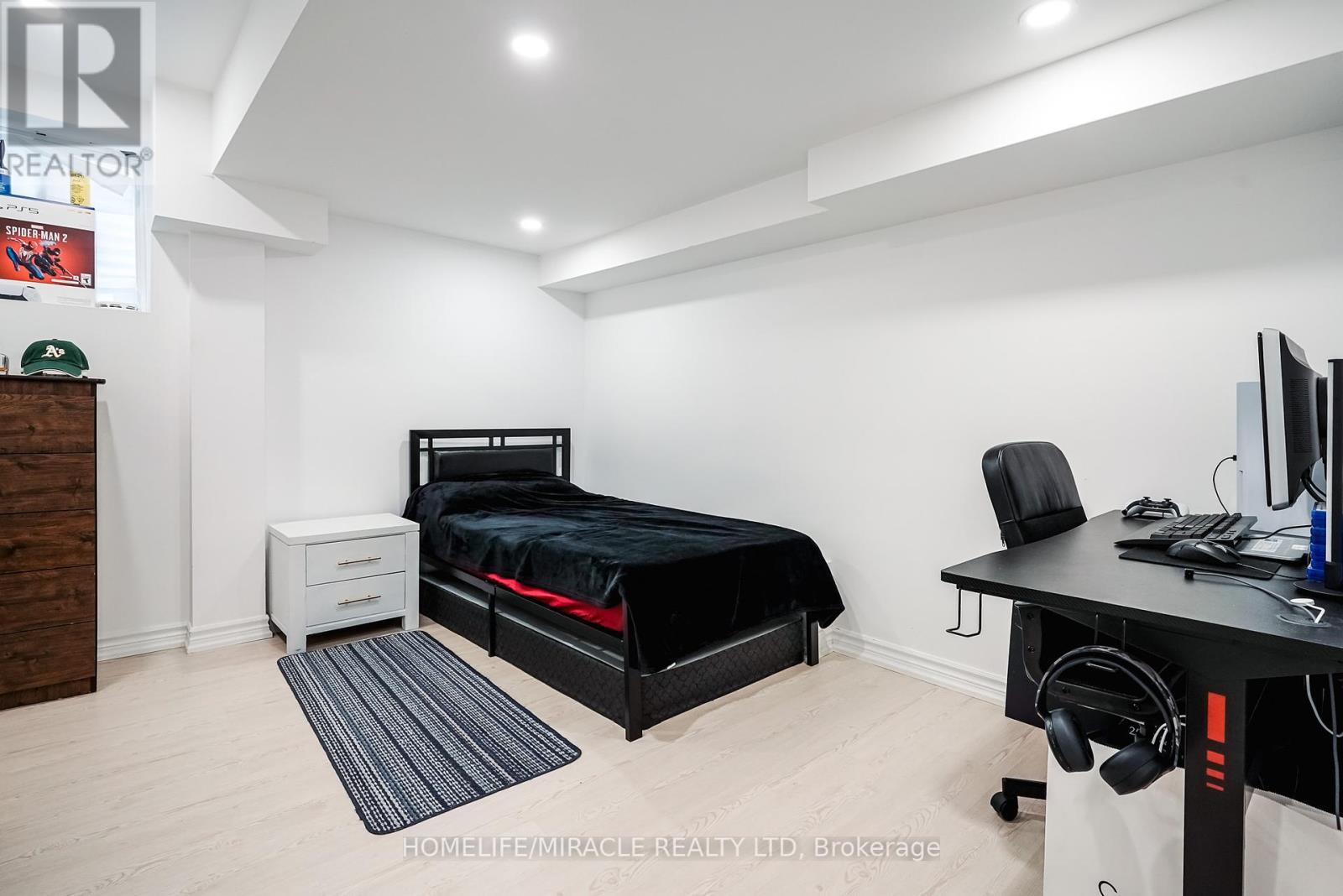 Photo 39 of 19 Wardlaw Place, Vaughan ON