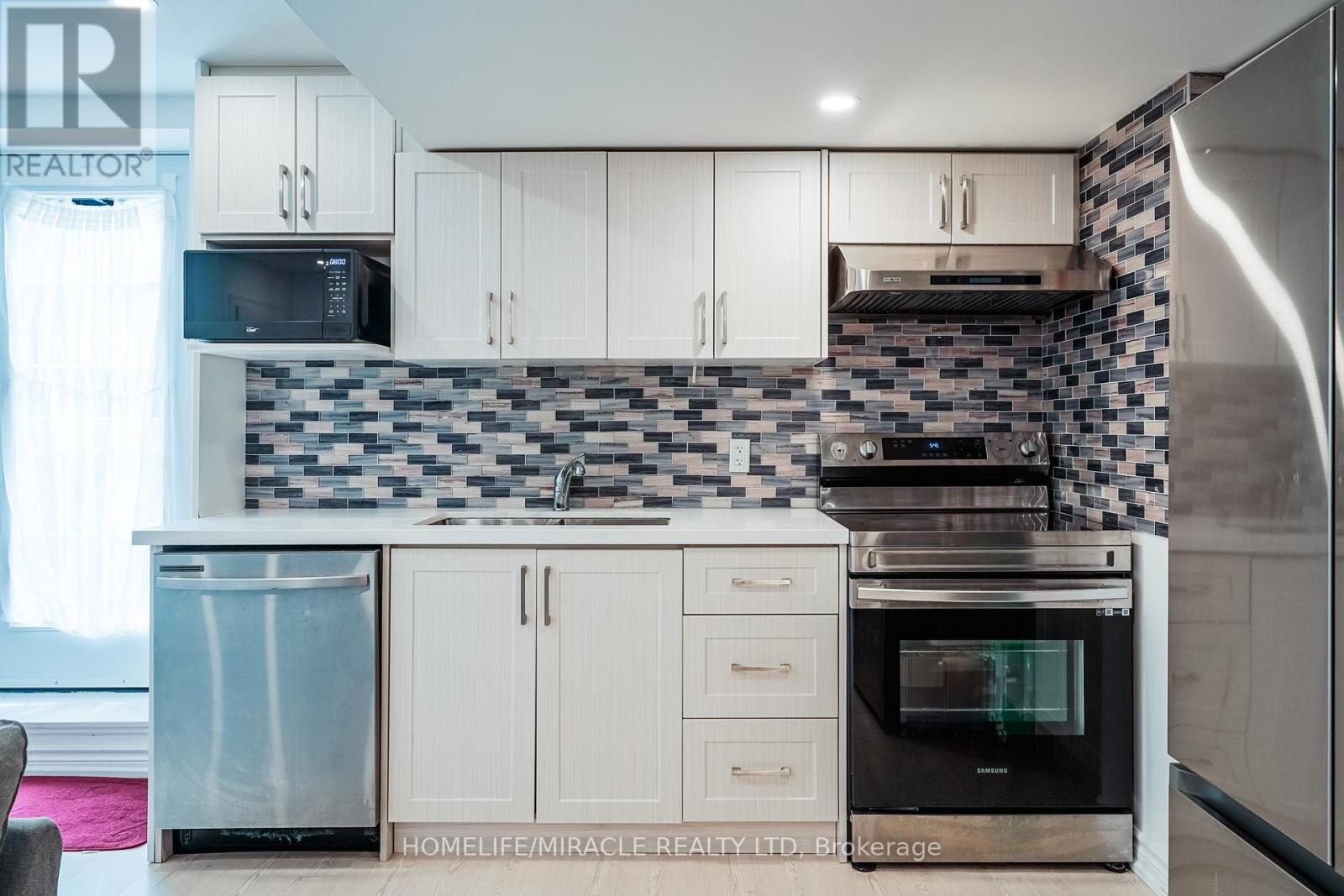 Photo 41 of 19 Wardlaw Place, Vaughan ON