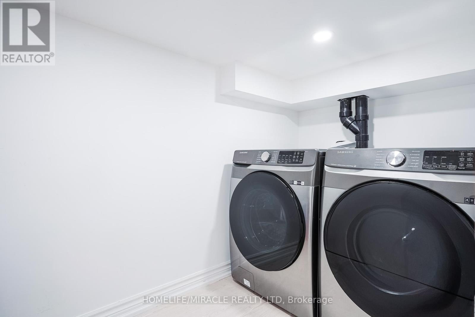 Photo 18 of 19 Wardlaw Place, Vaughan ON