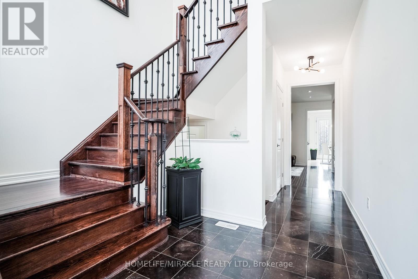 Photo 46 of 19 Wardlaw Place, Vaughan ON