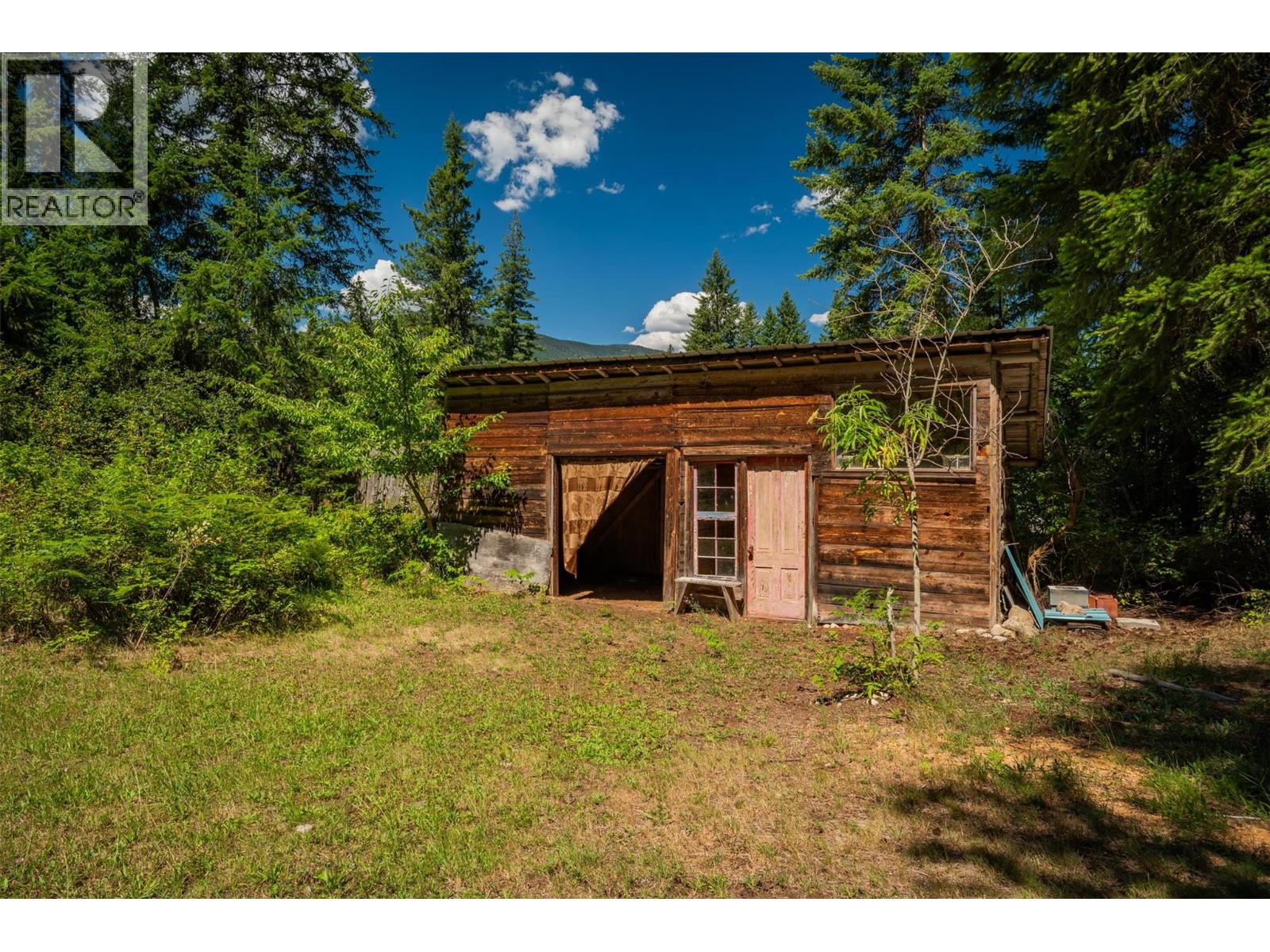 Photo 9 of 6042 Woodward Road, Winlaw BC