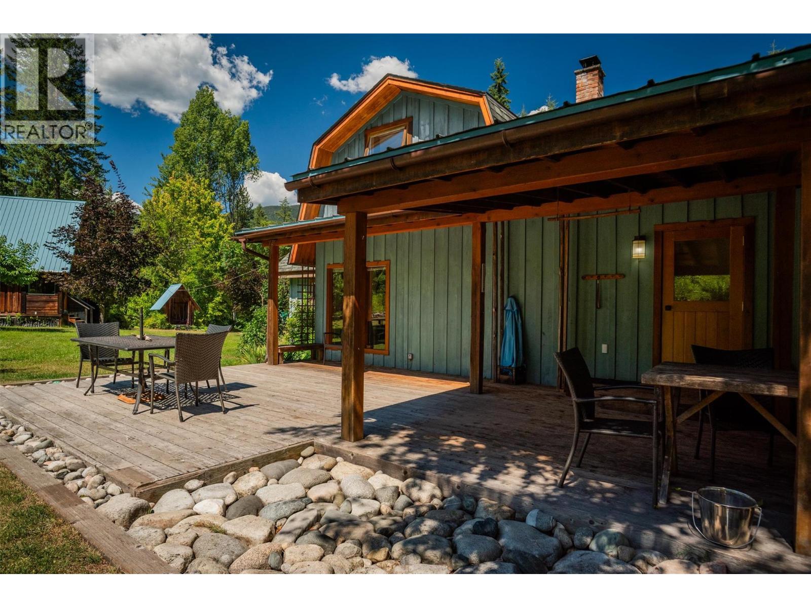 Photo 4 of 6042 Woodward Road, Winlaw BC