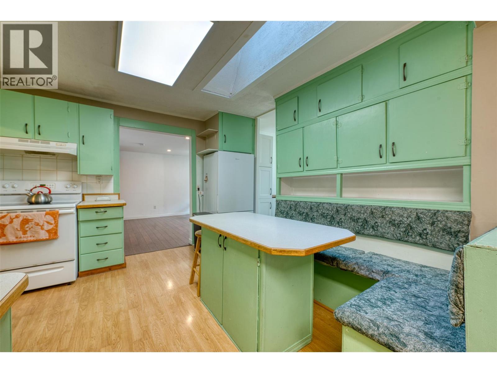 859 Lawson Avenue, Kelowna