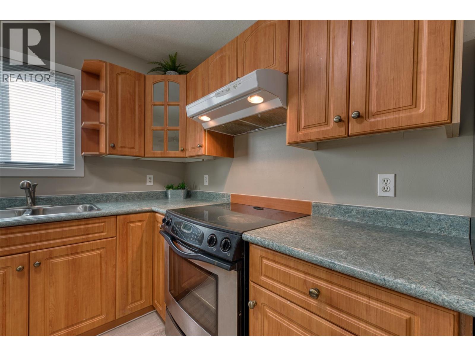 859 Lawson Avenue, Kelowna
