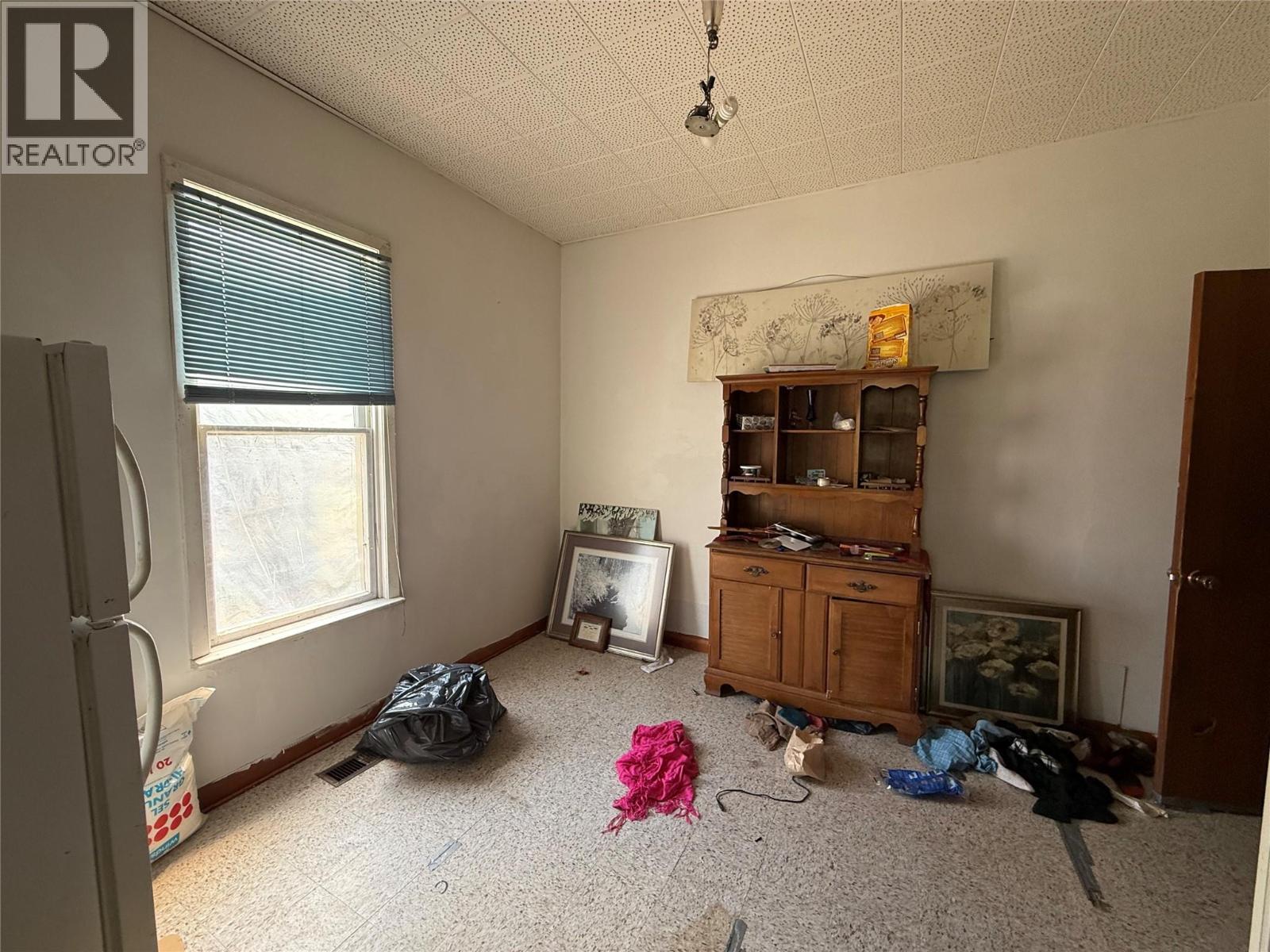 1990 Daniel Street, Trail