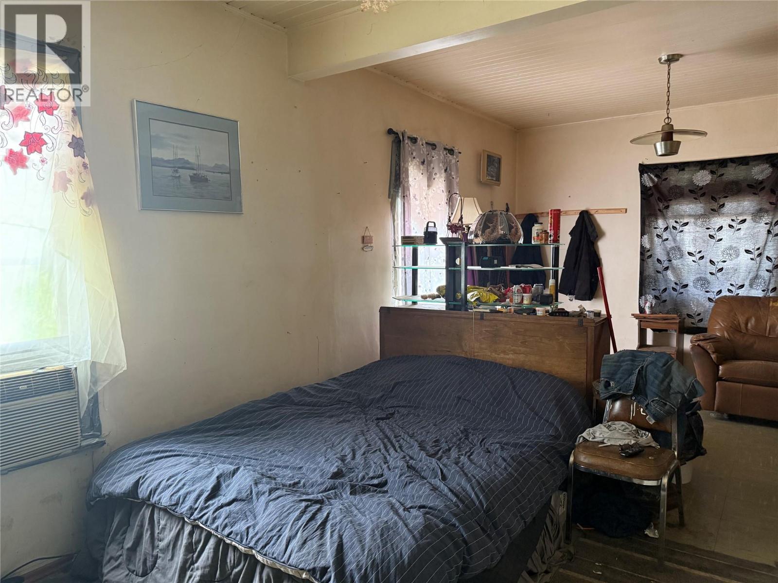 1990 Daniel Street, Trail