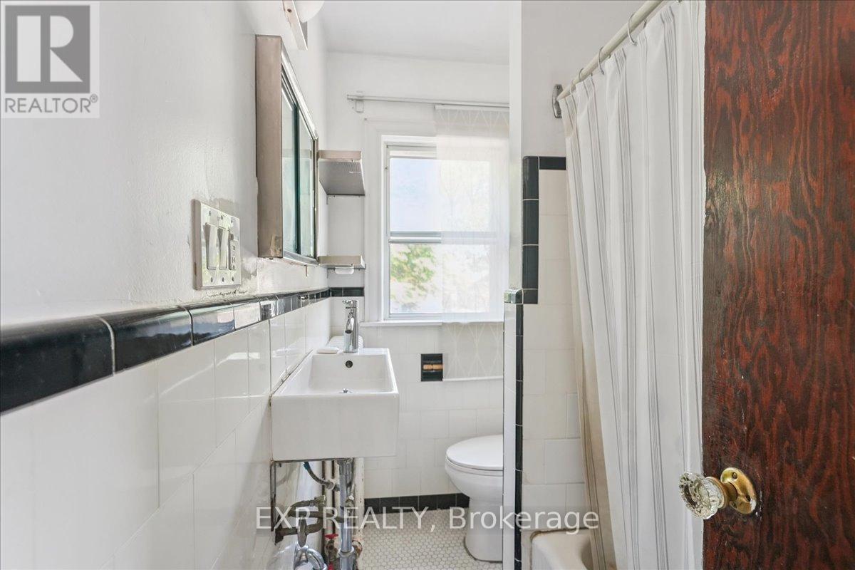 Photo 29 of 73 Yarrow Road, Toronto ON