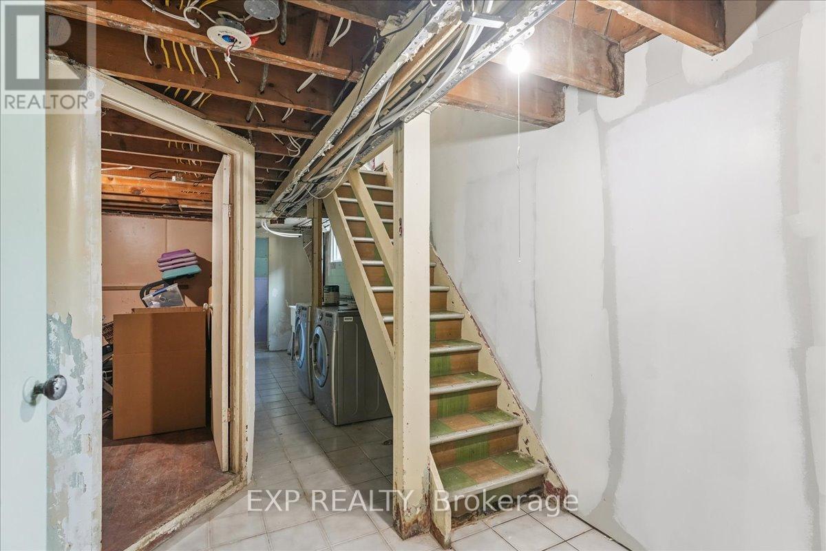 Photo 6 of 73 Yarrow Road, Toronto ON