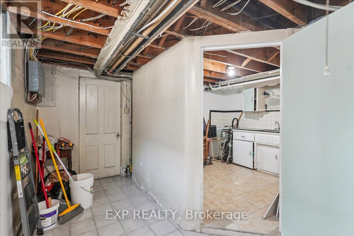 Photo 31 of 73 Yarrow Road, Toronto ON