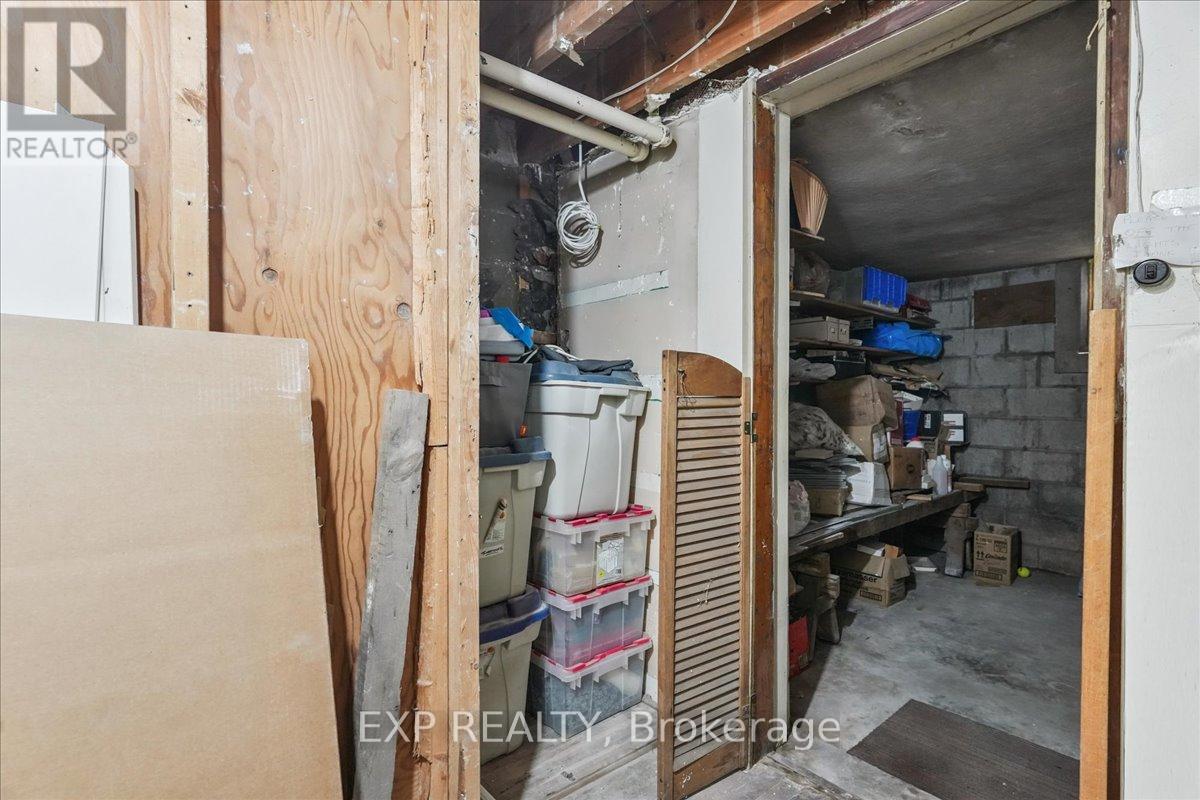 Photo 7 of 73 Yarrow Road, Toronto ON