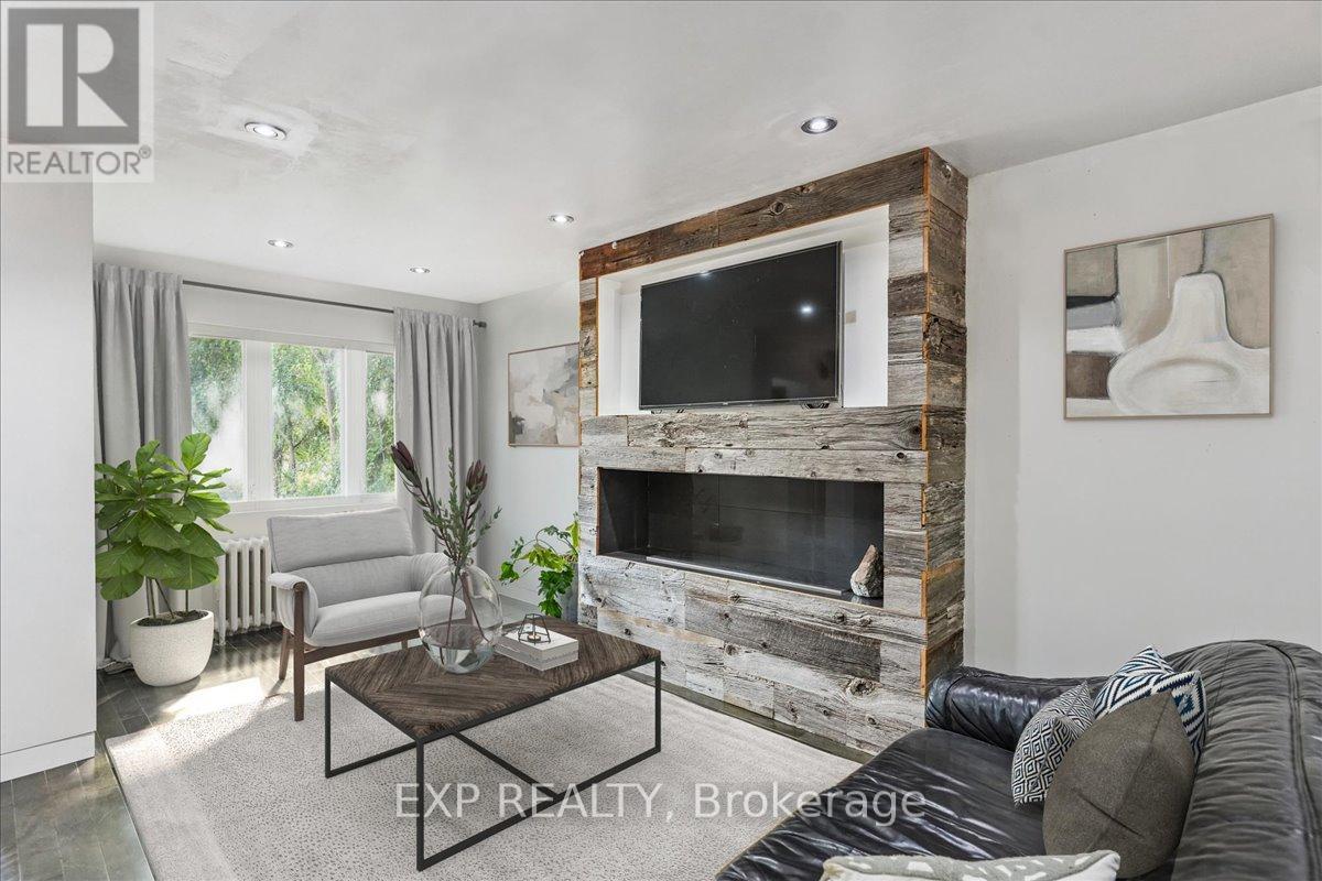 Photo 3 of 73 Yarrow Road, Toronto ON