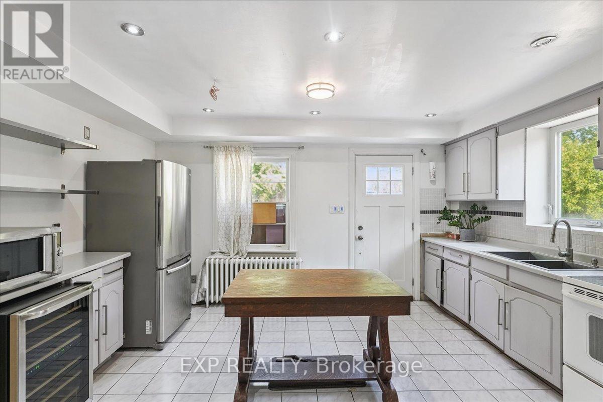 Photo 11 of 73 Yarrow Road, Toronto ON