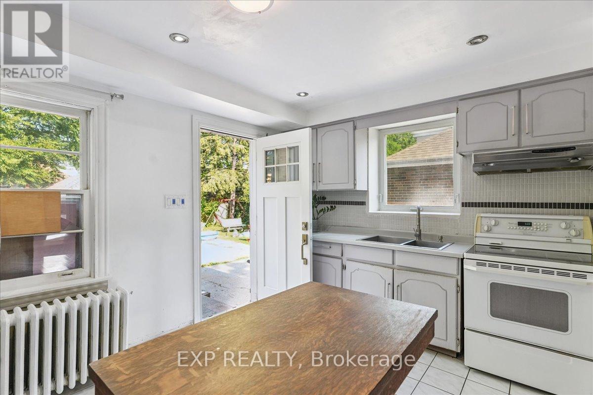 Photo 17 of 73 Yarrow Road, Toronto ON