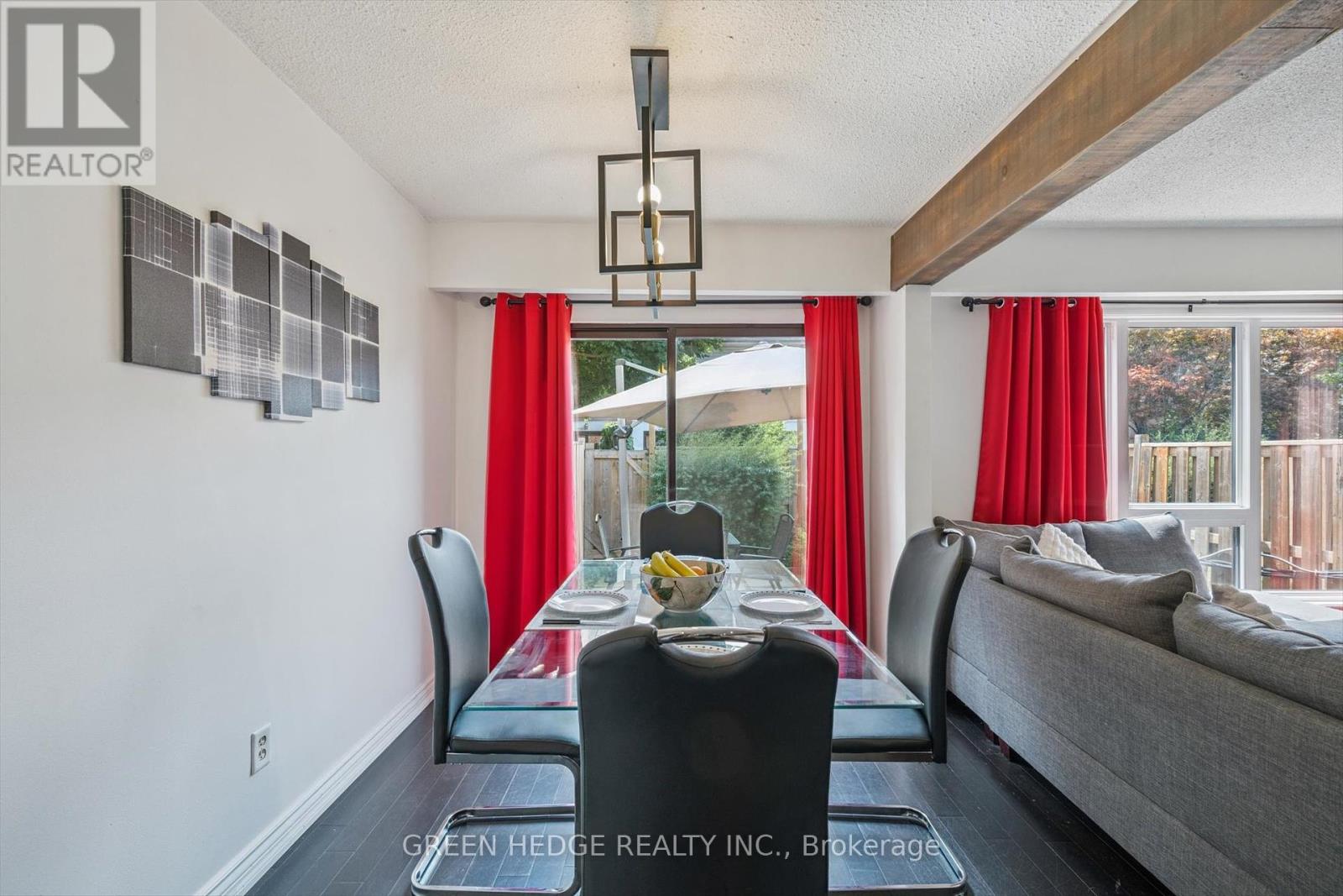 Photo 32 of 220 Baronwood Court, Brampton ON