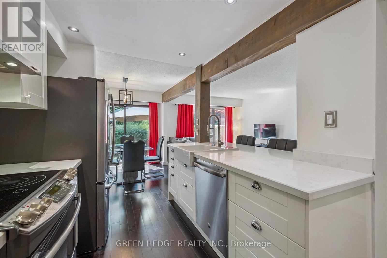 Photo 26 of 220 Baronwood Court, Brampton ON
