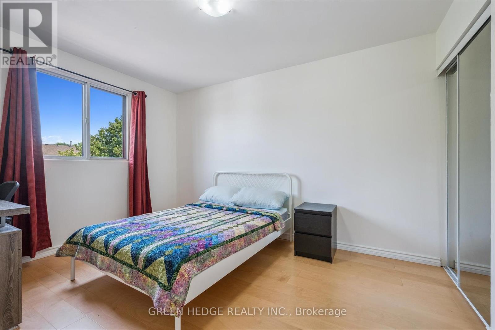 Photo 27 of 220 Baronwood Court, Brampton ON