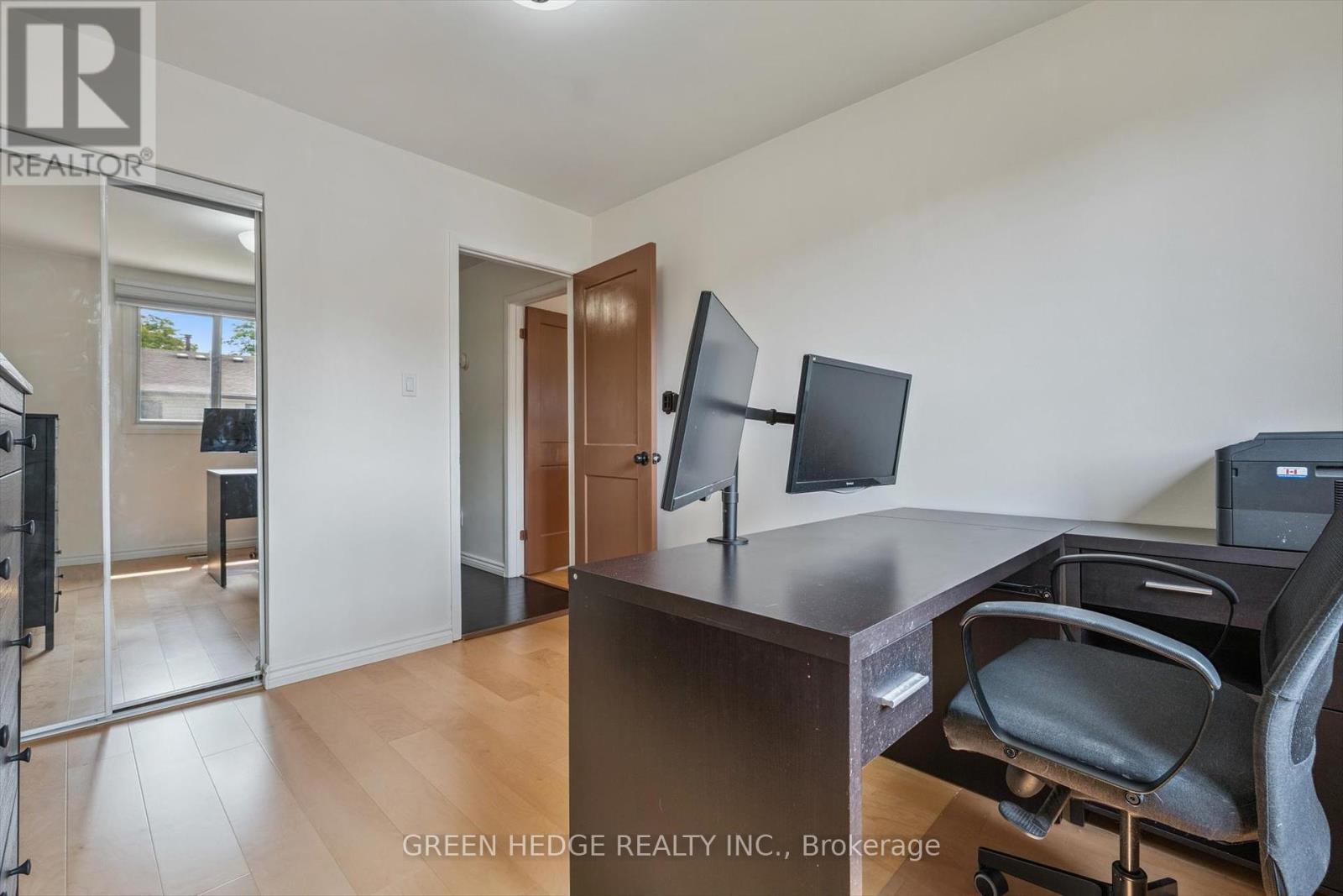 Photo 3 of 220 Baronwood Court, Brampton ON