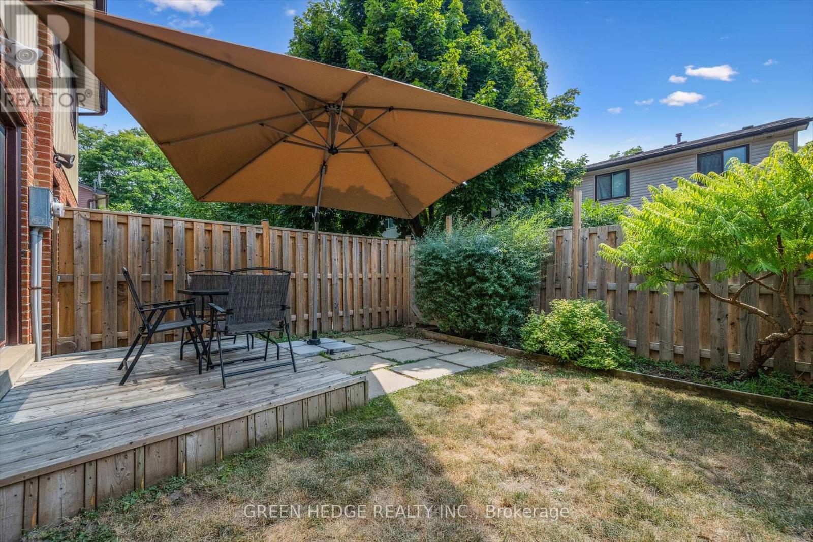 Photo 19 of 220 Baronwood Court, Brampton ON