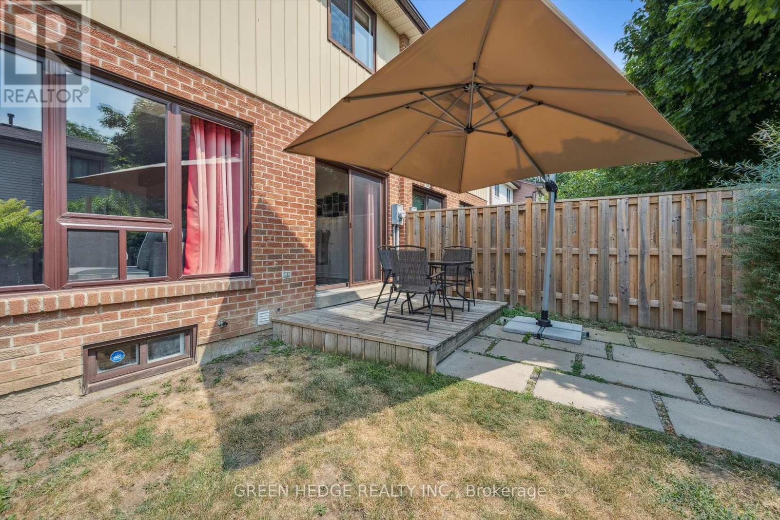 Photo 2 of 220 Baronwood Court, Brampton ON