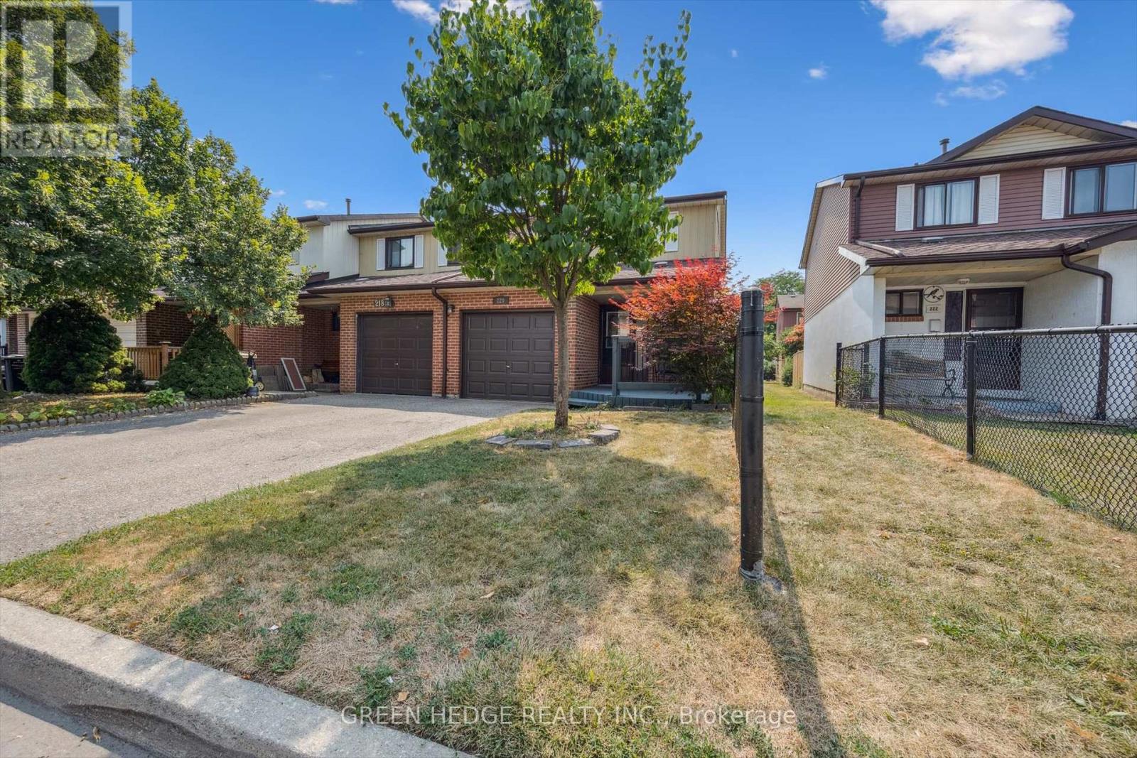Photo 5 of 220 Baronwood Court, Brampton ON