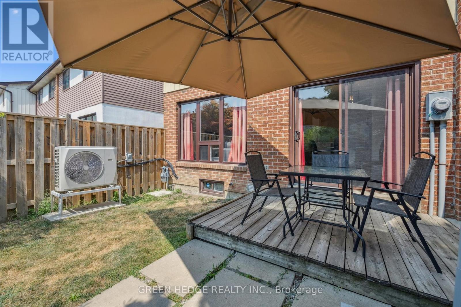 Photo 13 of 220 Baronwood Court, Brampton ON