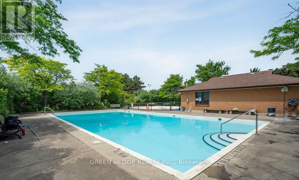 Photo 30 of 220 Baronwood Court, Brampton ON