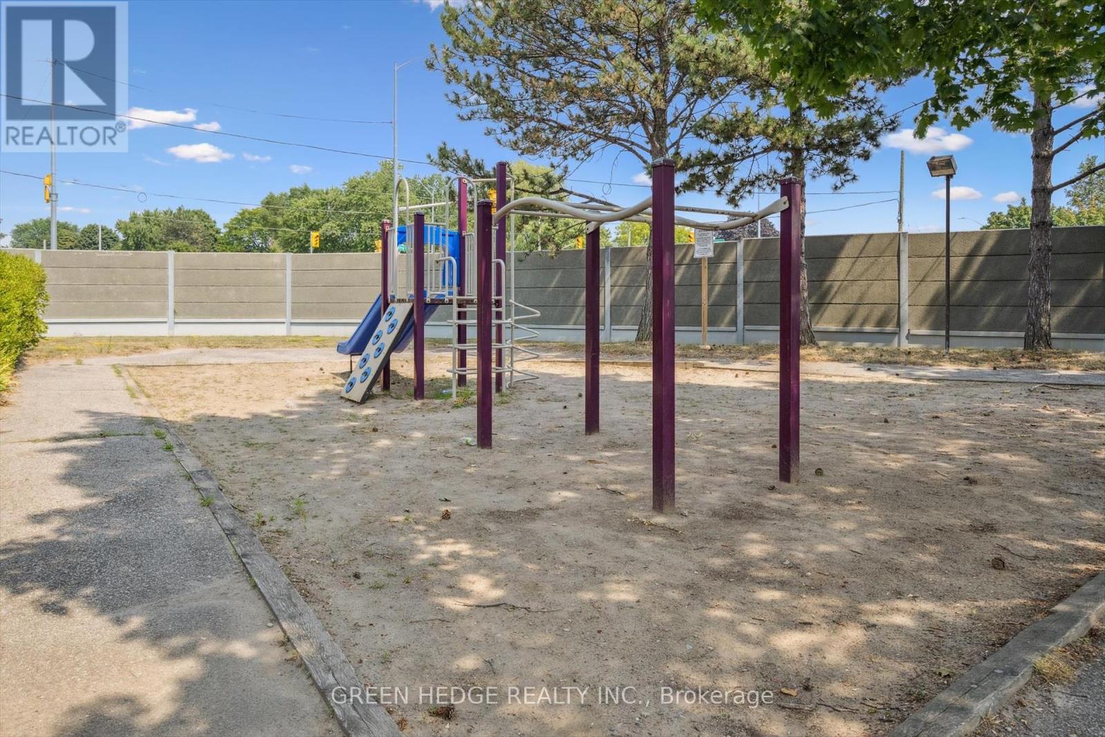 Photo 1 of 220 Baronwood Court, Brampton ON
