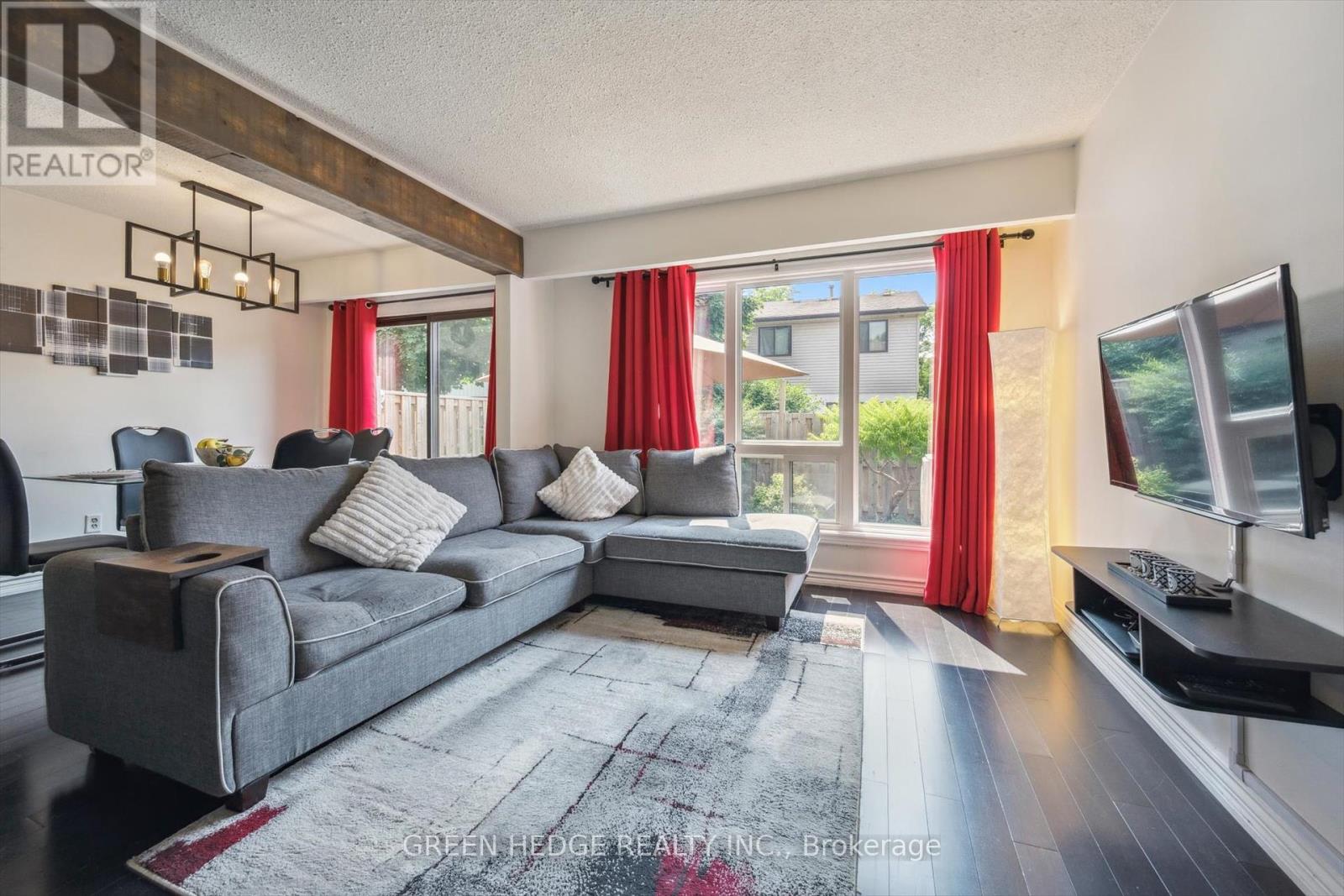 Photo 14 of 220 Baronwood Court, Brampton ON
