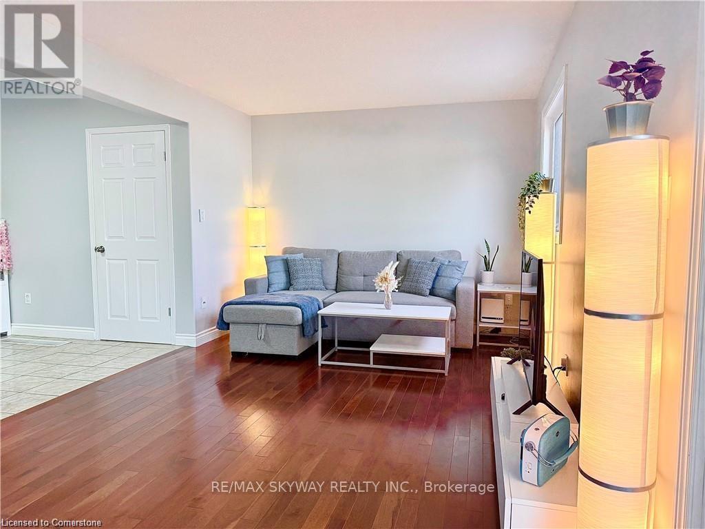 Photo 17 of 160 Prosperity Drive, Kitchener ON