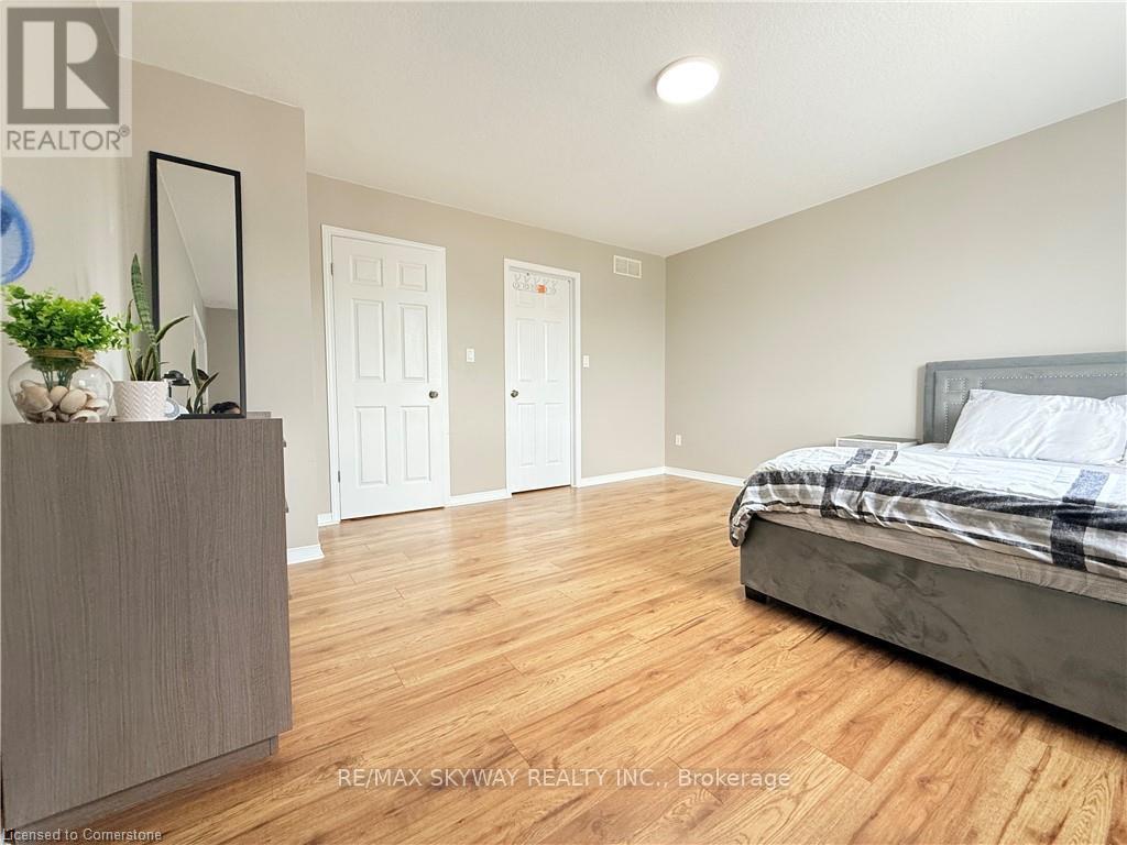 Photo 27 of 160 Prosperity Drive, Kitchener ON