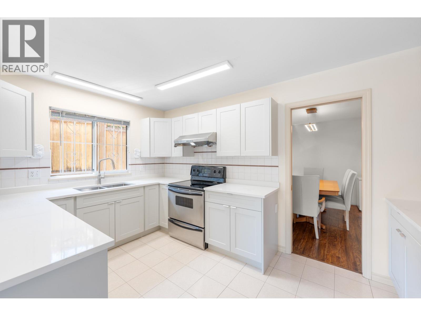 Photo 11 of 8948 Yarrow Place, Burnaby BC