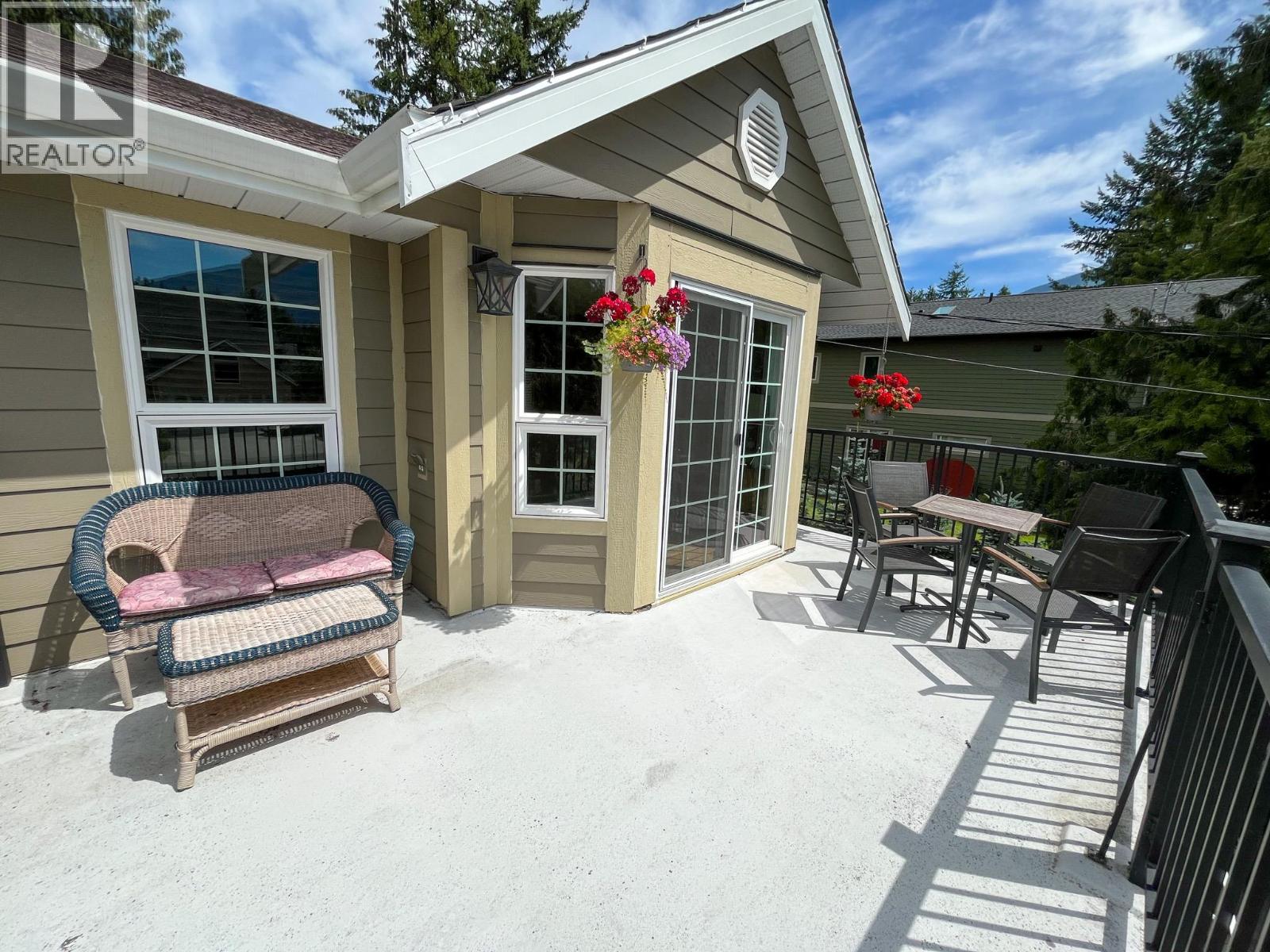Photo 9 of 510 Cedar Street, Sicamous BC