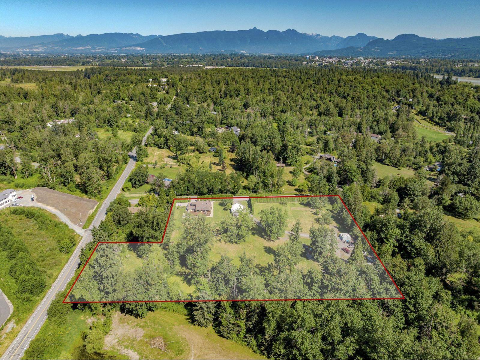Photo 3 of 9978 Allard Crescent, Langley BC