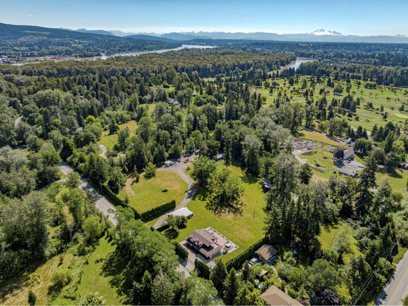 Photo 2 of 9978 Allard Crescent, Langley BC