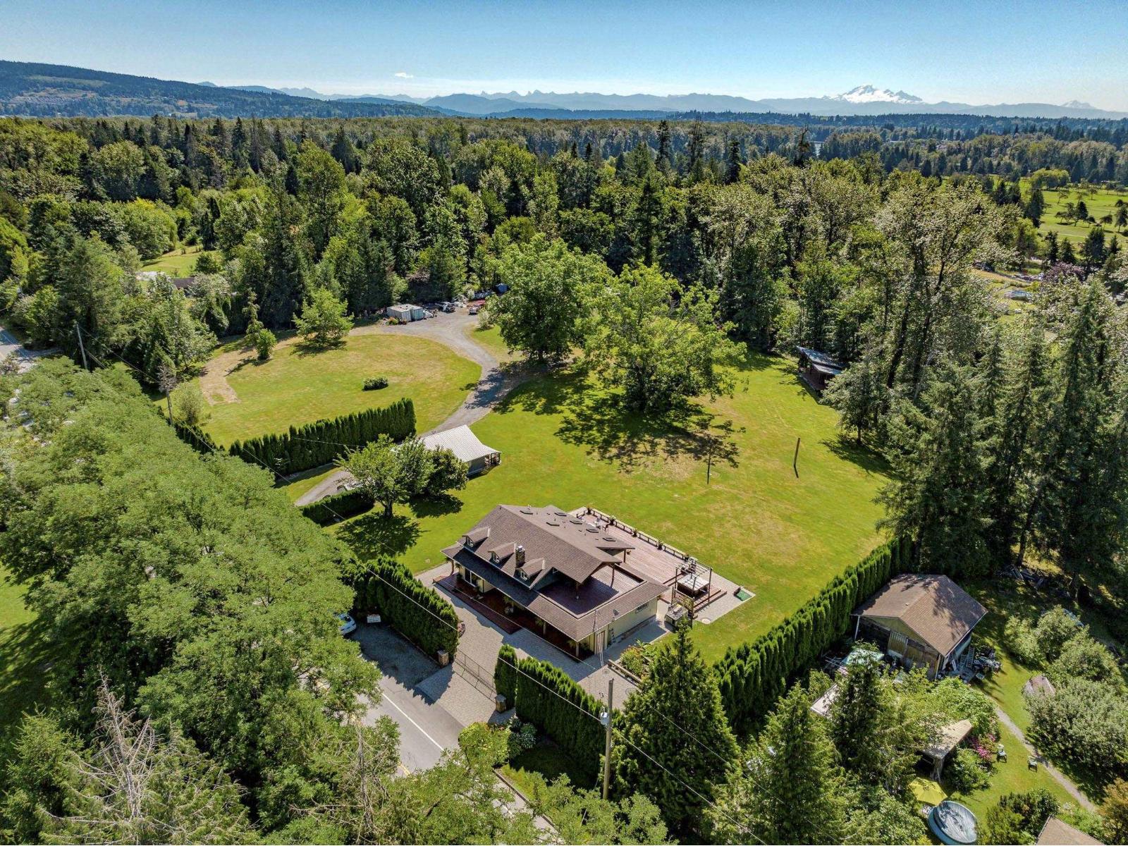 Photo 5 of 9978 Allard Crescent, Langley BC