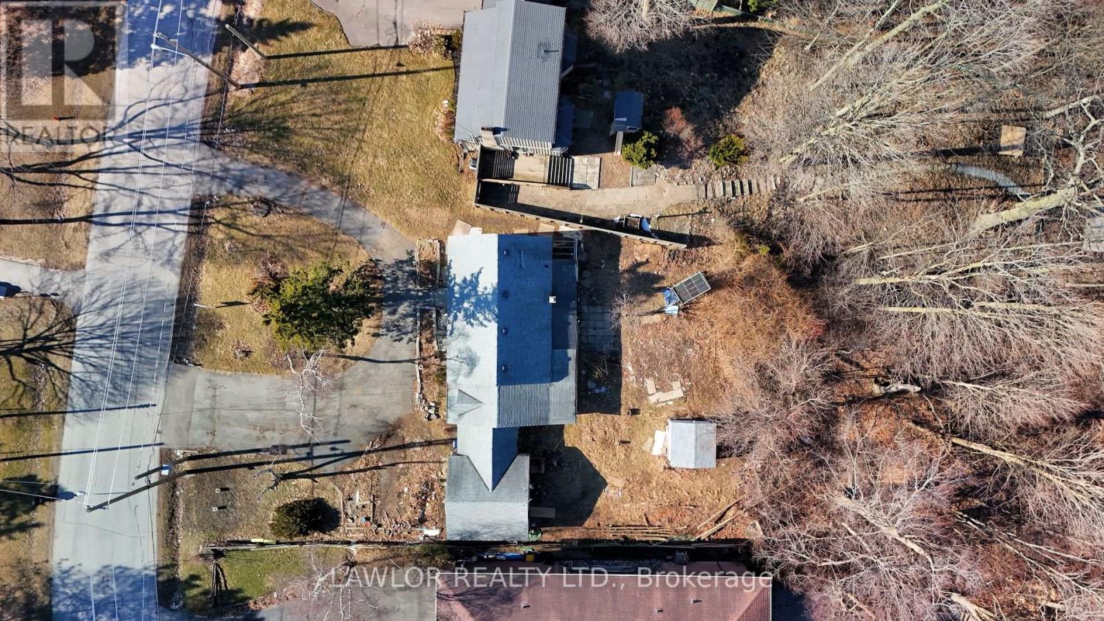 Photo 10 of 237 Rouge Hills Drive, Toronto ON