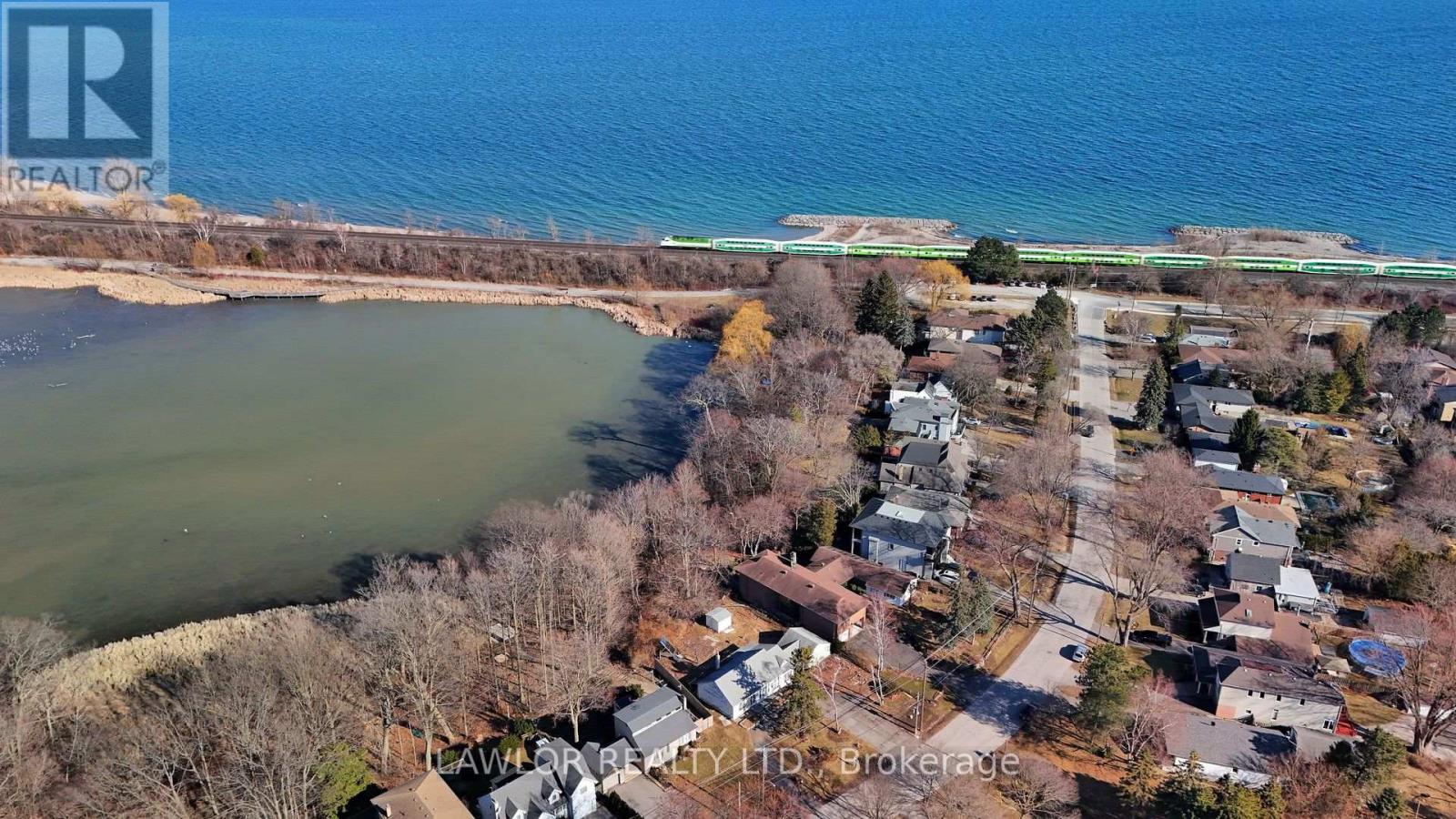 Photo 9 of 237 Rouge Hills Drive, Toronto ON