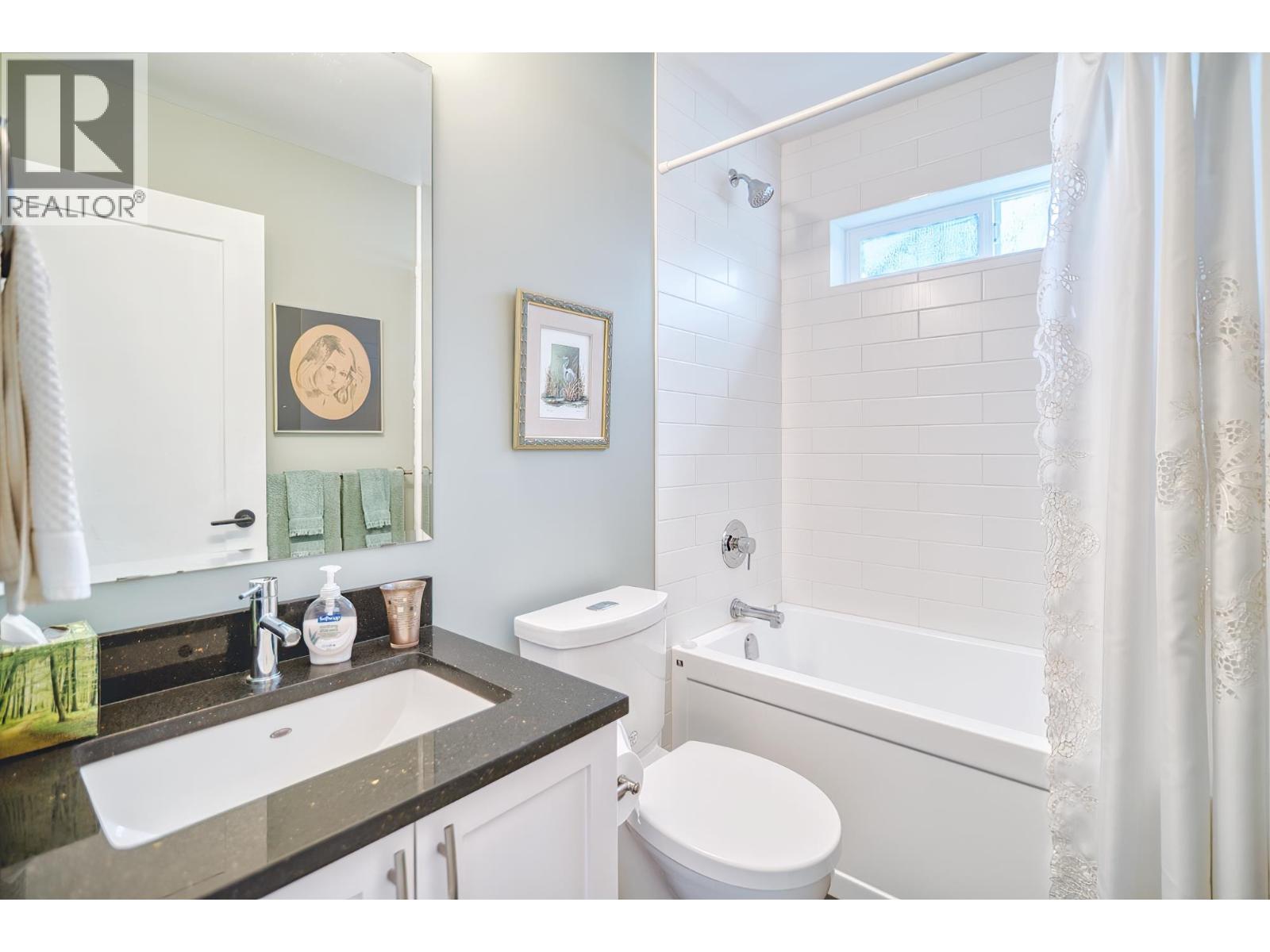 6263 APOLLO ROAD, Sechelt
