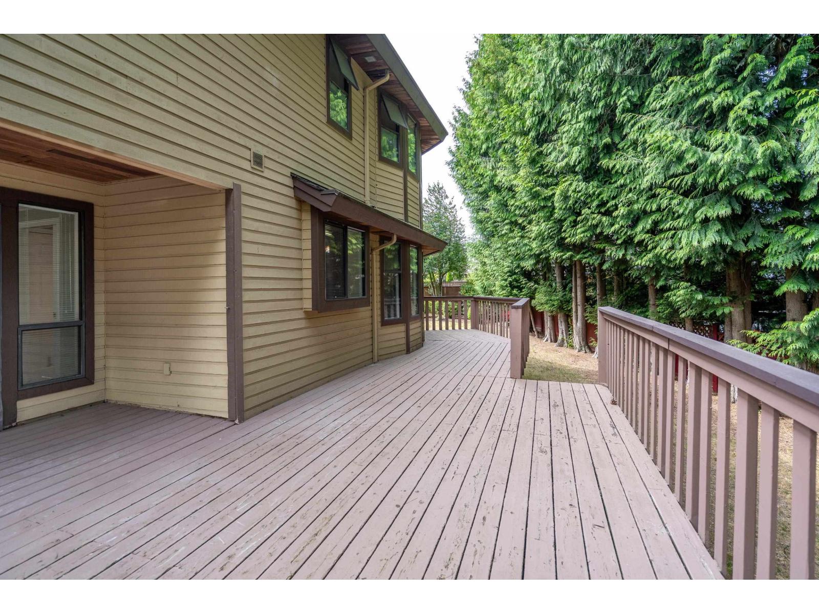 Photo 4 of 16675 Mapletree Close, Surrey BC