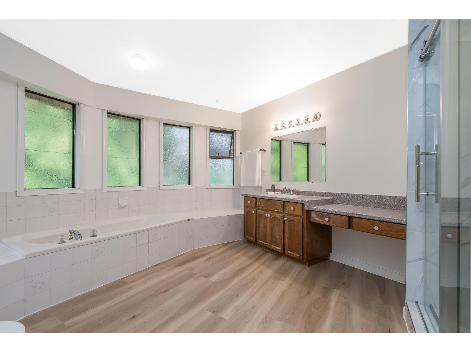 Photo 10 of 16675 Mapletree Close, Surrey BC