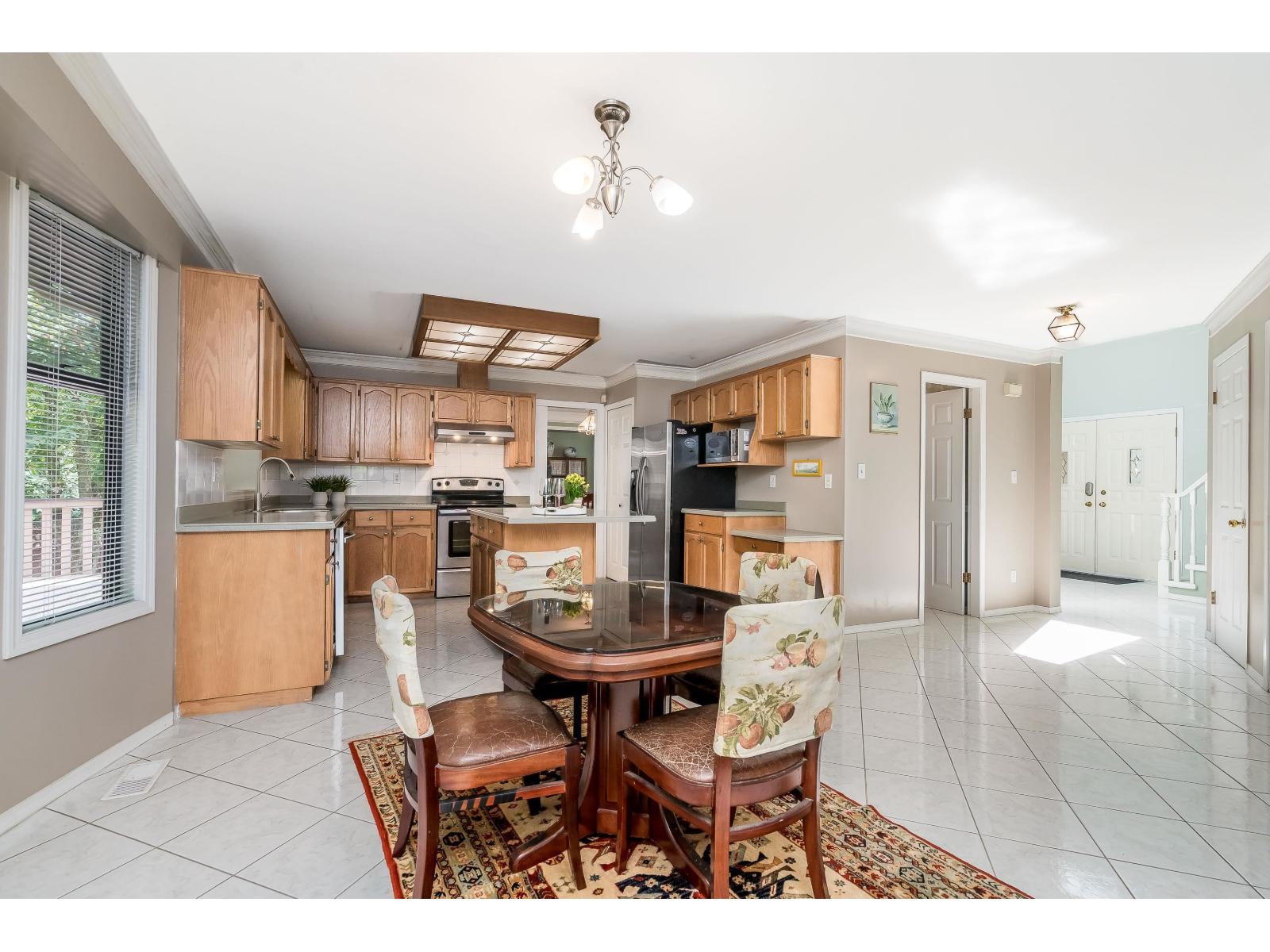 Photo 3 of 16675 Mapletree Close, Surrey BC