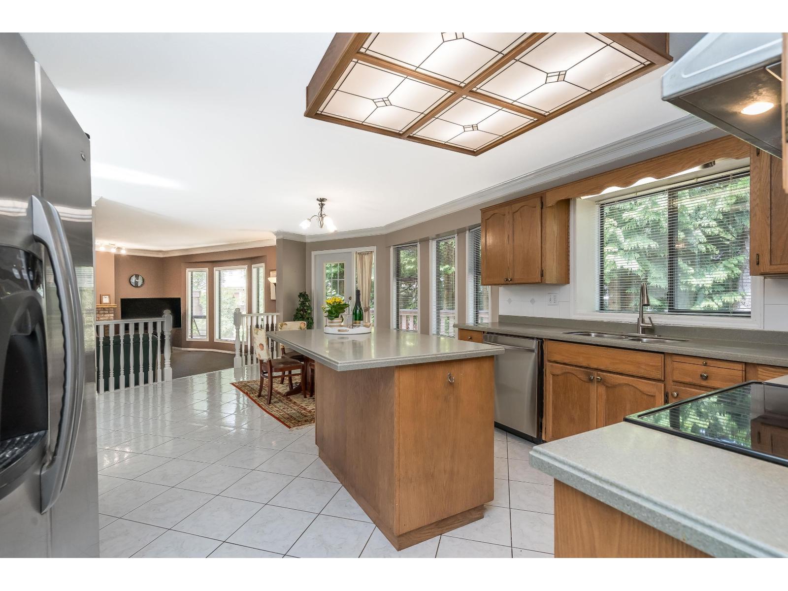 Photo 12 of 16675 Mapletree Close, Surrey BC