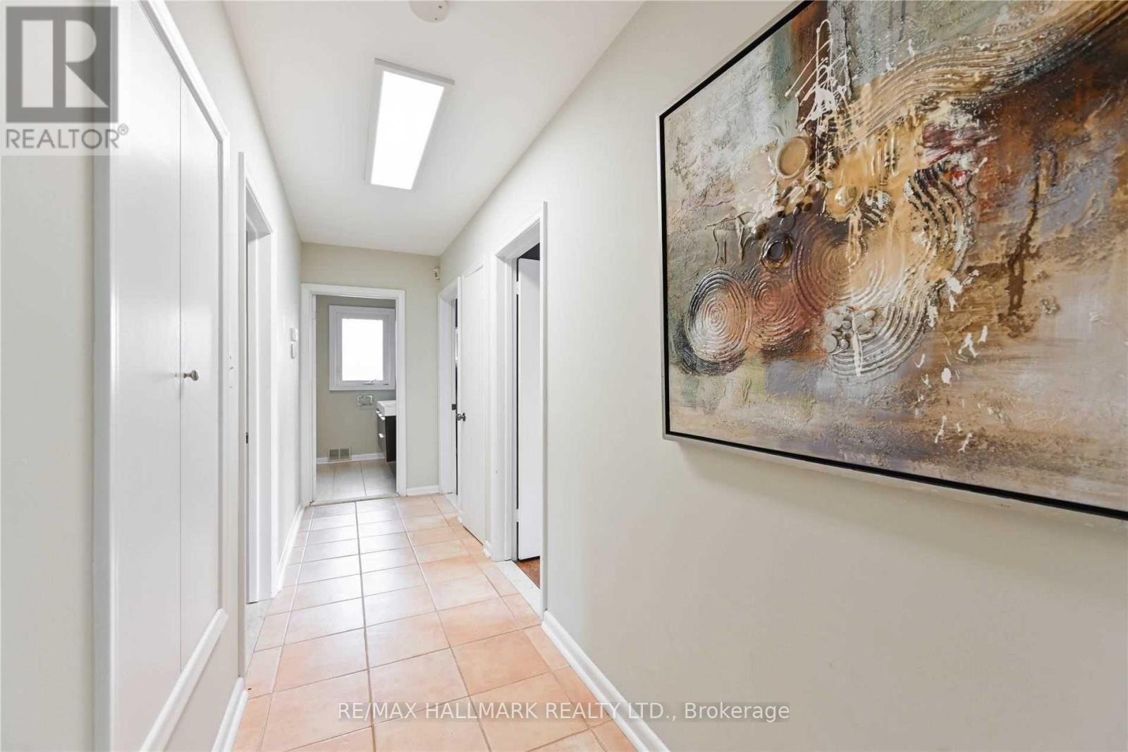 Photo 6 of 16 Cavalier Crescent, Vaughan ON