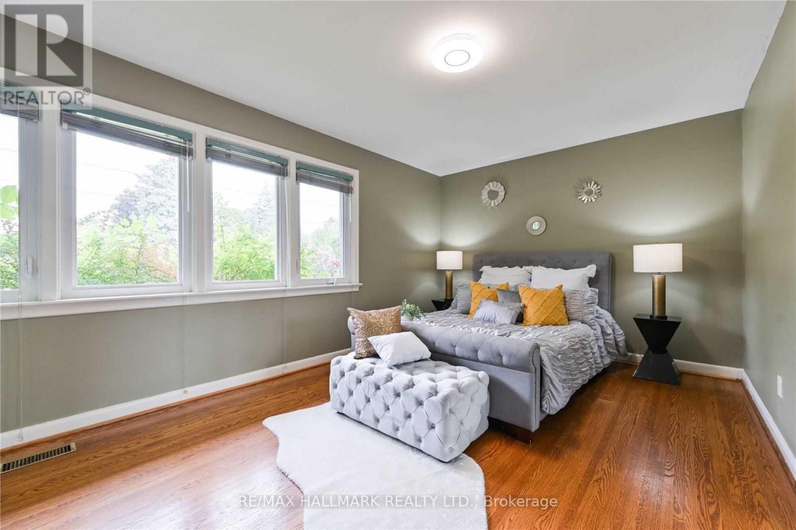 Photo 22 of 16 Cavalier Crescent, Vaughan ON