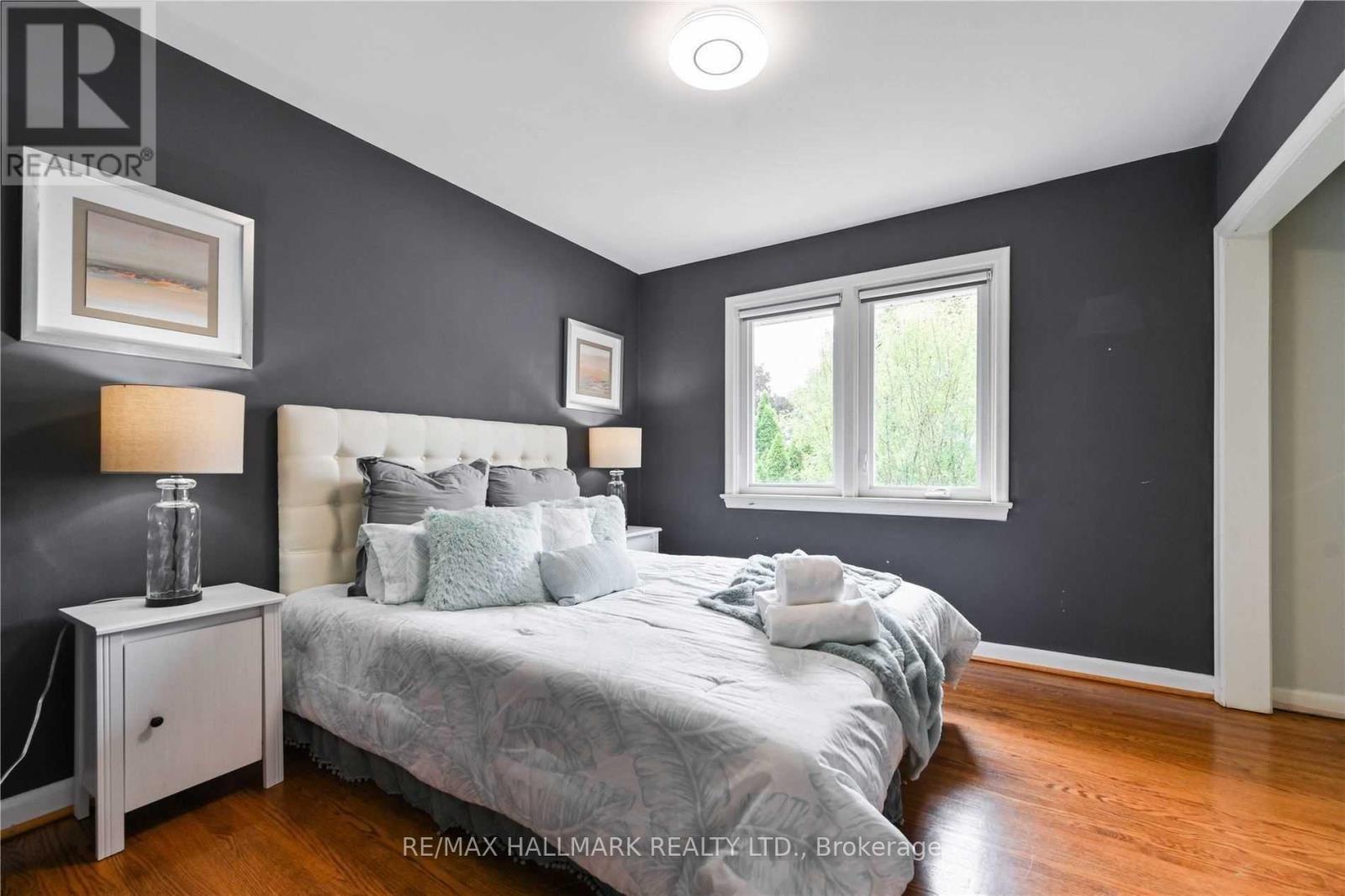 Photo 21 of 16 Cavalier Crescent, Vaughan ON