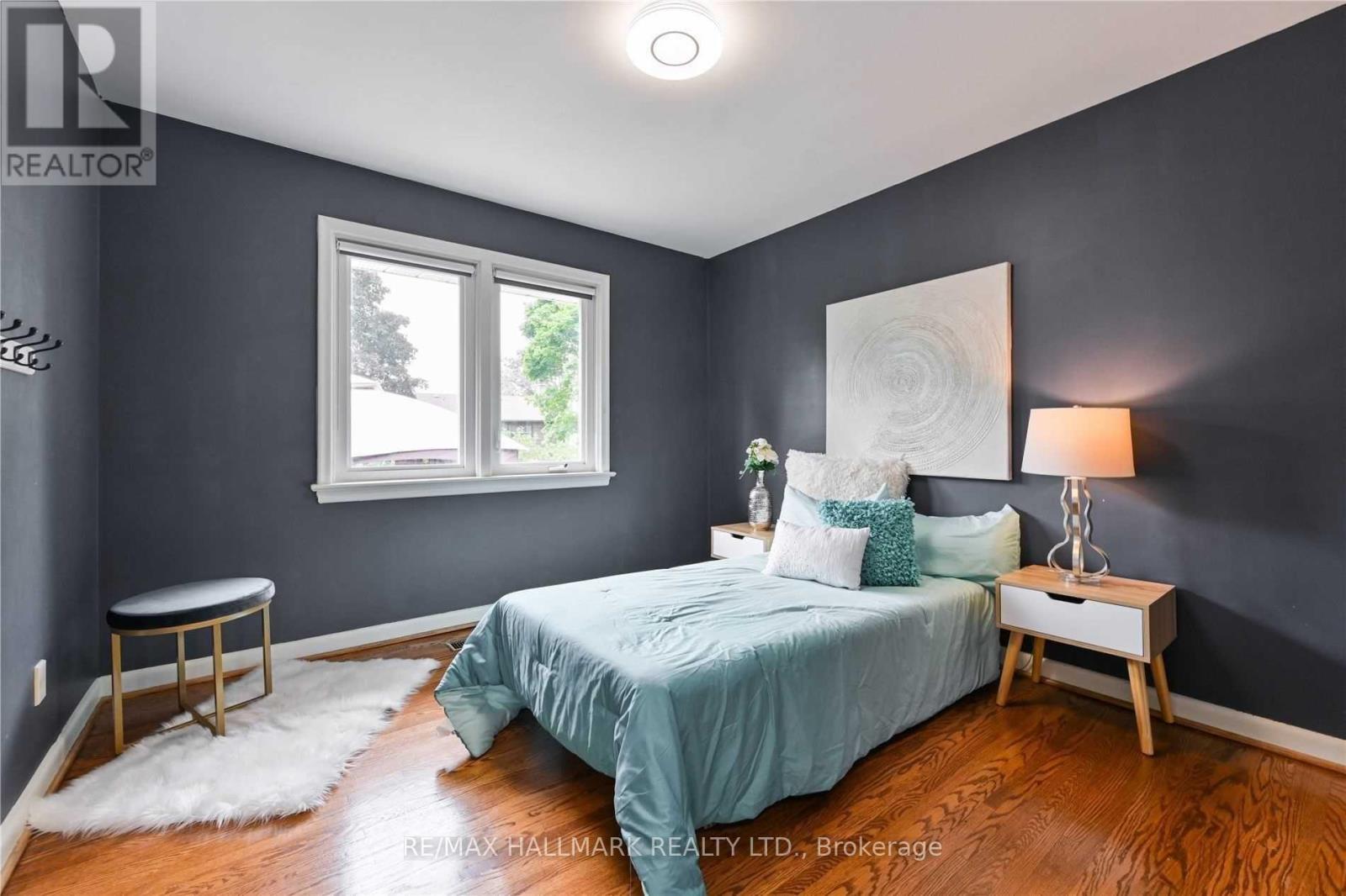 Photo 27 of 16 Cavalier Crescent, Vaughan ON