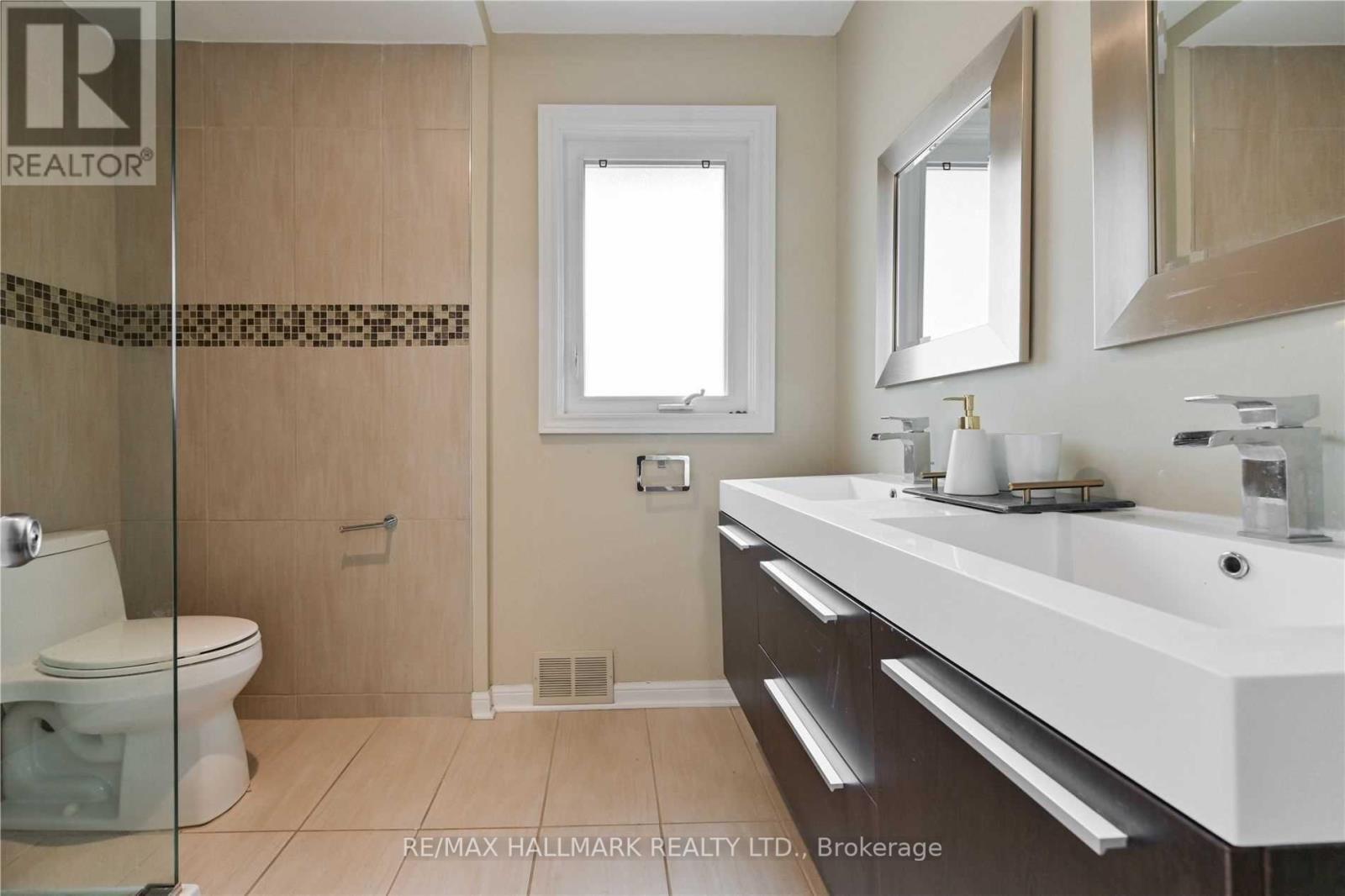 Photo 15 of 16 Cavalier Crescent, Vaughan ON