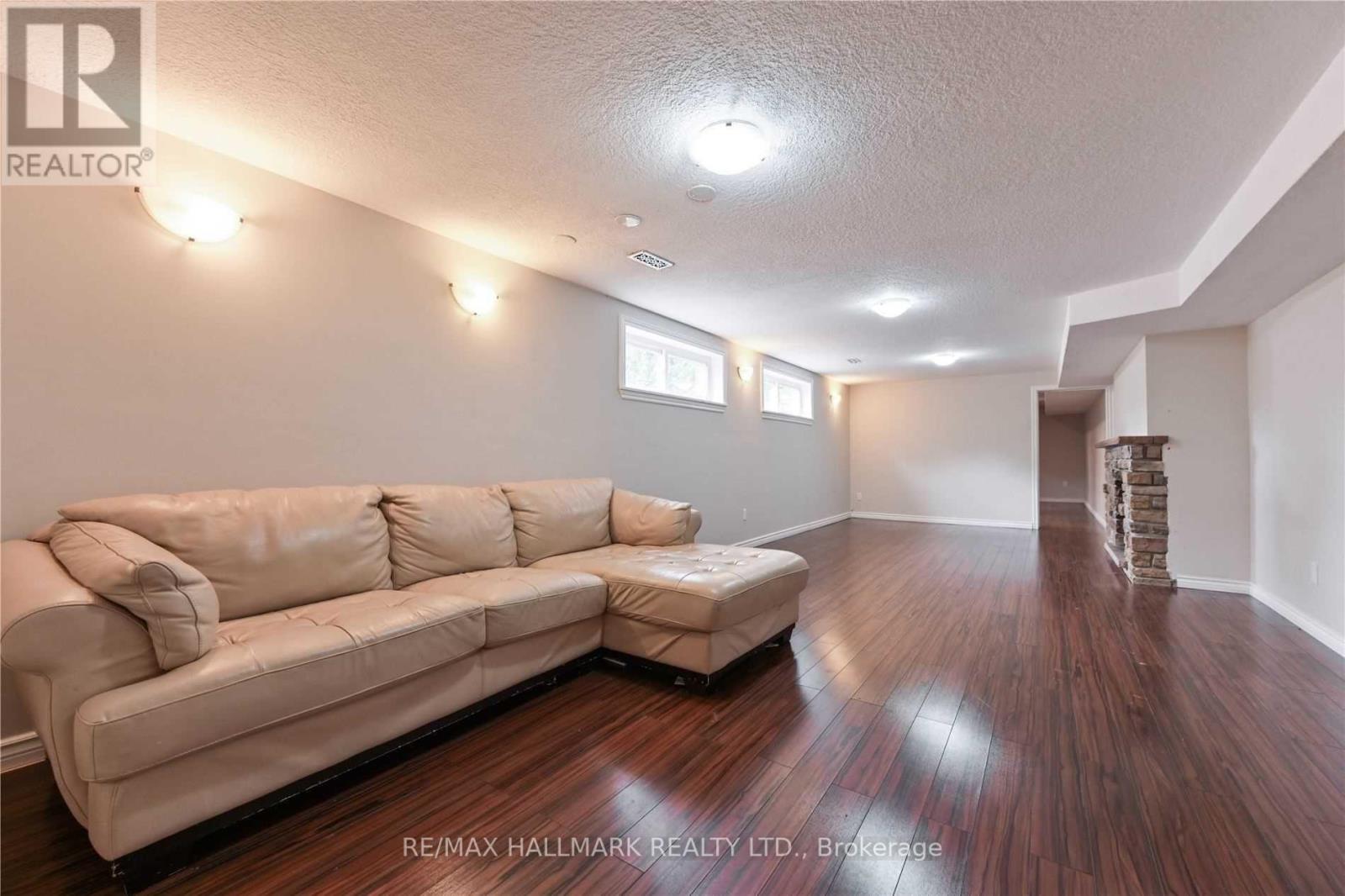 Photo 18 of 16 Cavalier Crescent, Vaughan ON